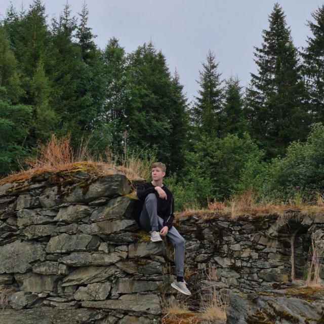 Фото контакту